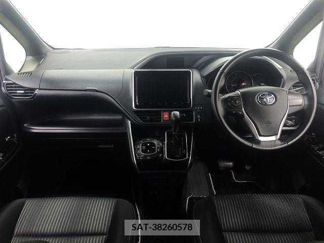 Toyota VOXY 2020-06 382804-1