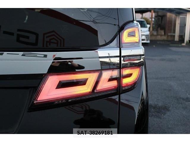 Toyota VELLFIRE 2018-12 208572-10
