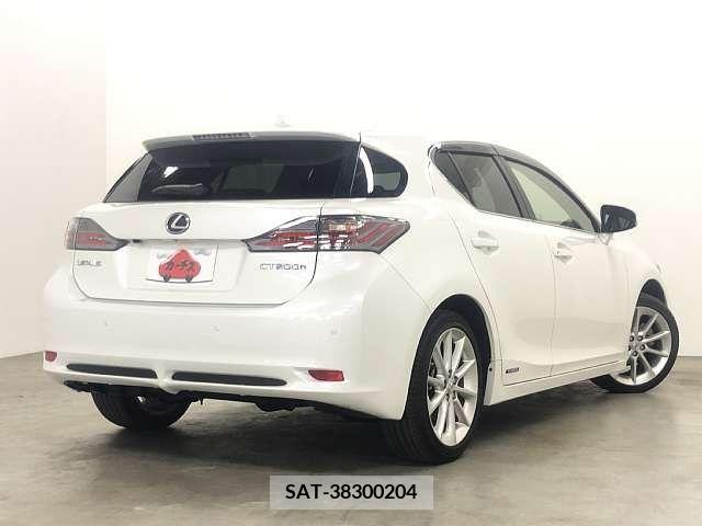 Lexus CT 2011-03 275203-2