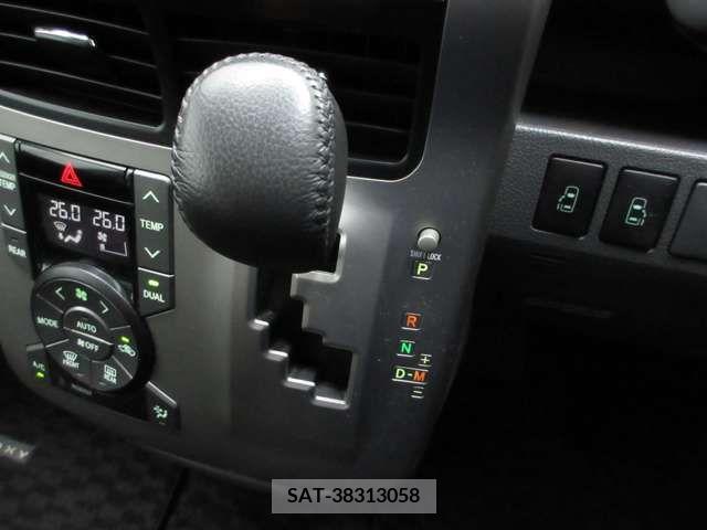 Toyota VOXY 2009-06 370503-17