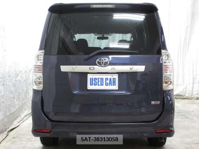 Toyota VOXY 2009-06 370503-4
