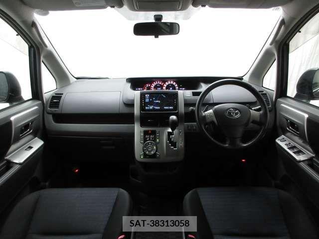 Toyota VOXY 2009-06 370503-11