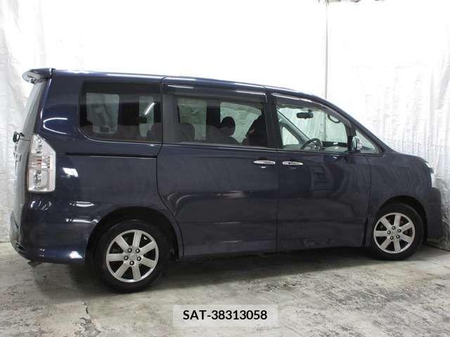 Toyota VOXY 2009-06 370503-7
