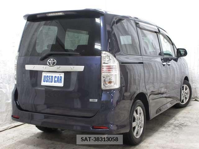 Toyota VOXY 2009-06 370503-5