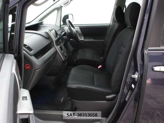Toyota VOXY 2009-06 370503-18
