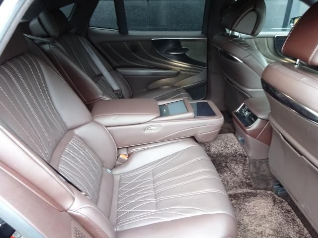 Lexus LS 2018-04 190279-11