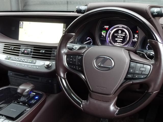 Lexus LS 2018-04 190279-14