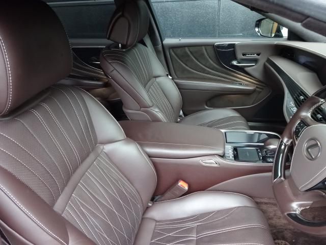 Lexus LS 2018-04 190279-10