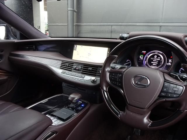 Lexus LS 2018-04 190279-13
