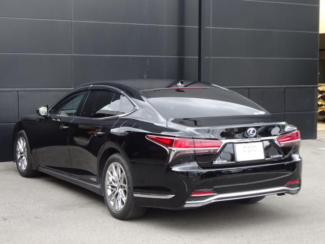Lexus LS 2018-04 190279-5