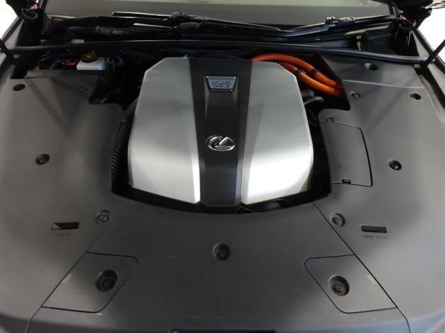 Lexus LS 2018-04 190279-19