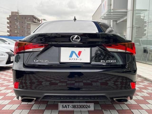 Lexus IS 2016-11 219292-15