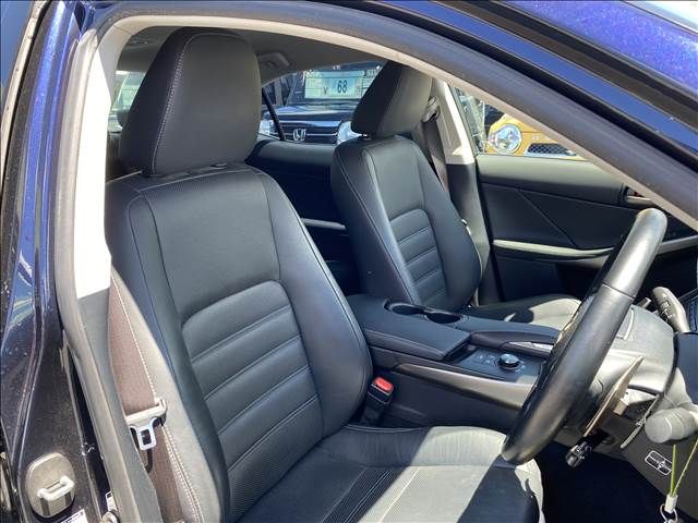 Lexus IS 2016-12 8596-3