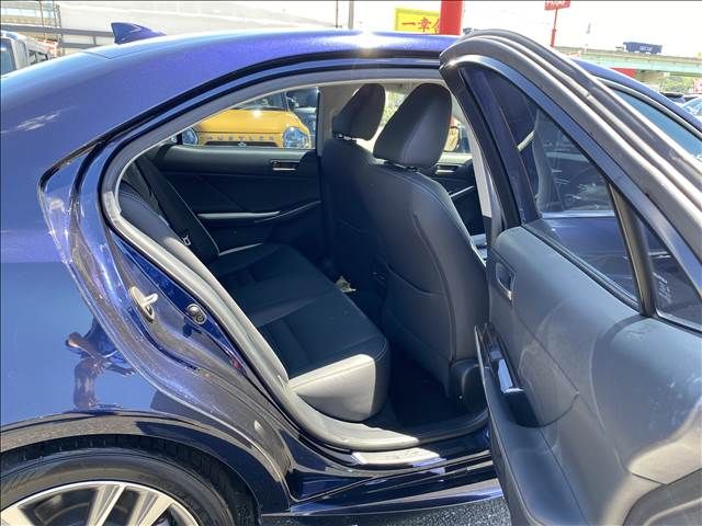 Lexus IS 2016-12 8596-5