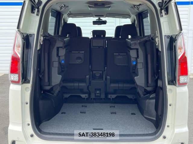 Nissan SERENA 2017-09 324928-14