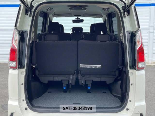 Nissan SERENA 2017-09 324928-13