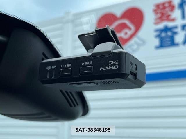 Nissan SERENA 2017-09 324928-8