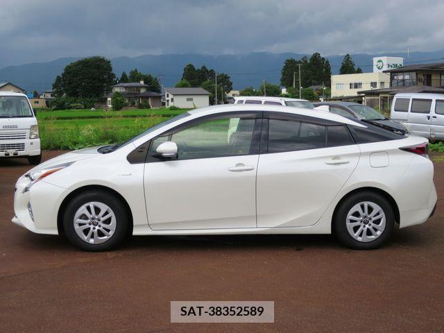 Toyota PRIUS 2018-10 343032-4