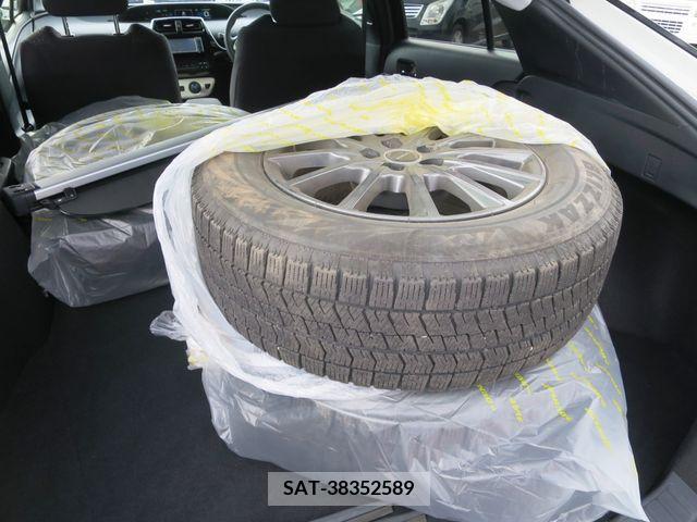 Toyota PRIUS 2018-10 343032-24