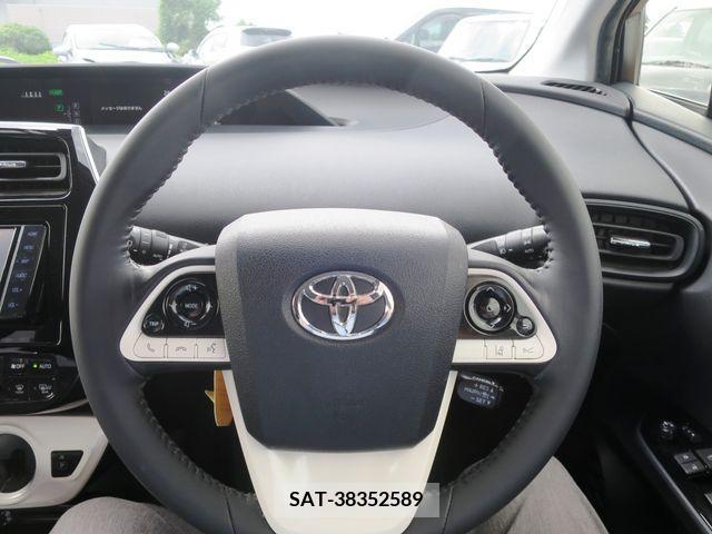 Toyota PRIUS 2018-10 343032-11
