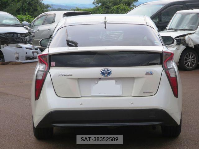 Toyota PRIUS 2018-10 343032-3