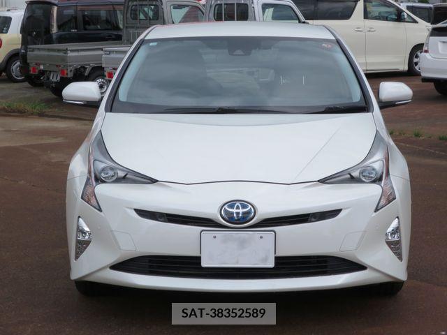 Toyota PRIUS 2018-10 343032-1