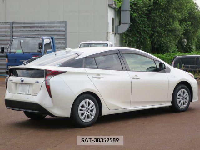 Toyota PRIUS 2018-10 343032-2