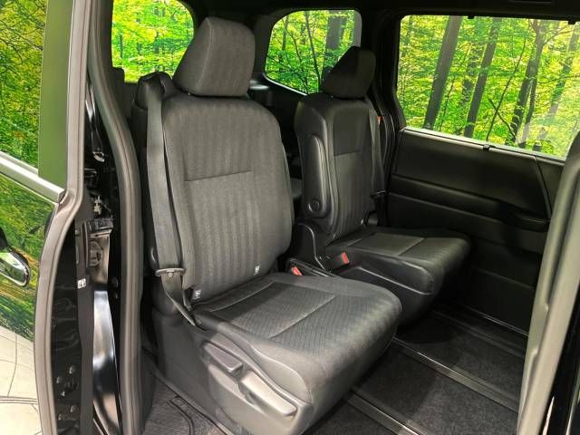 Toyota VOXY 2023-03 26673-9