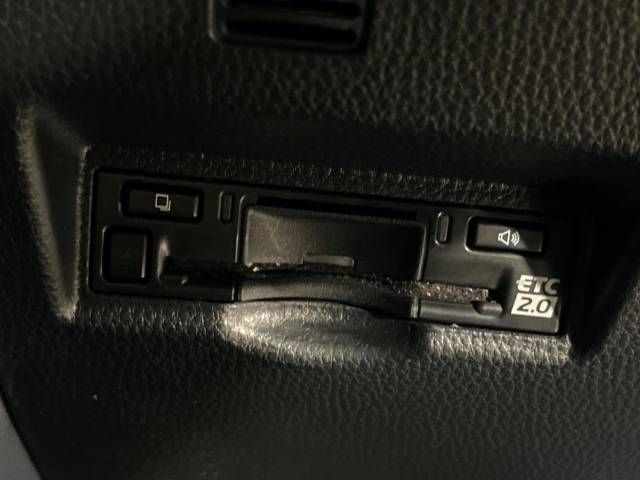 Toyota VOXY 2023-03 26673-7