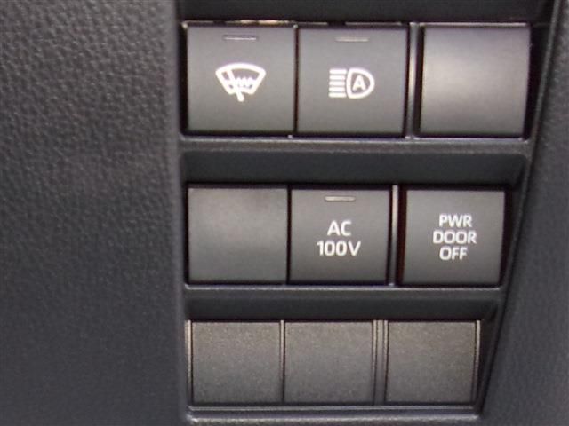 Toyota VOXY HYBRID 2023-03 185684-18