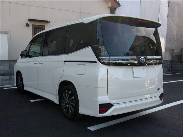 Toyota VOXY HYBRID 2023-03 185684-4