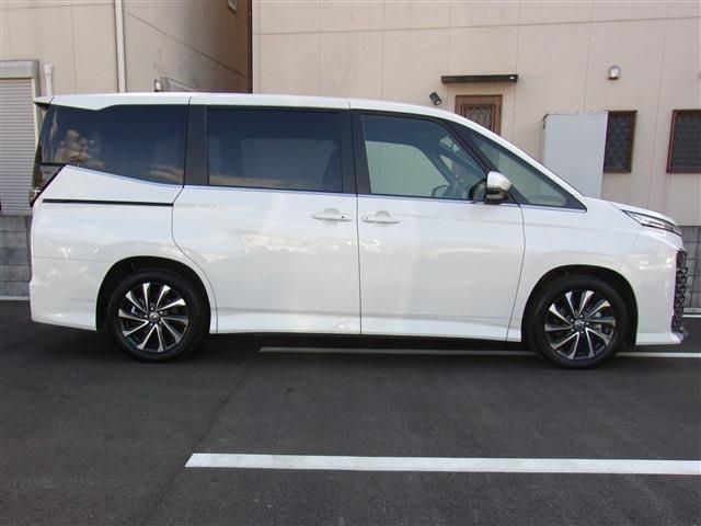 Toyota VOXY HYBRID 2023-03 185684-7