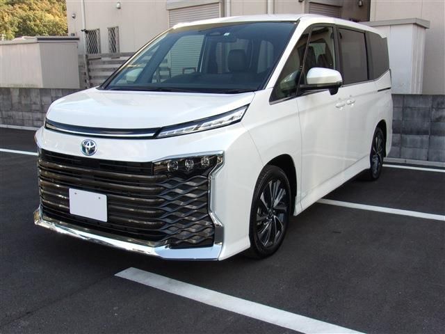Toyota VOXY HYBRID 2023-03 185684-0