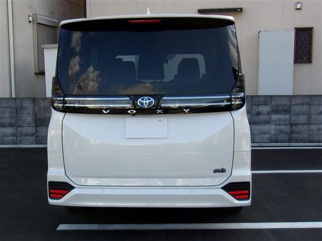 Toyota VOXY HYBRID 2023-03 185684-6