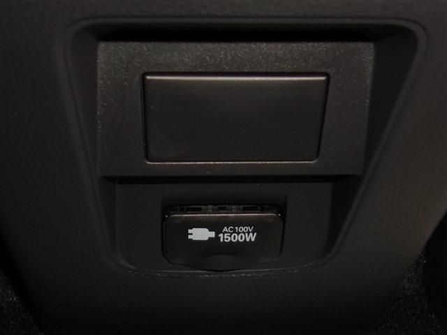 Toyota VOXY HYBRID 2023-03 185684-20
