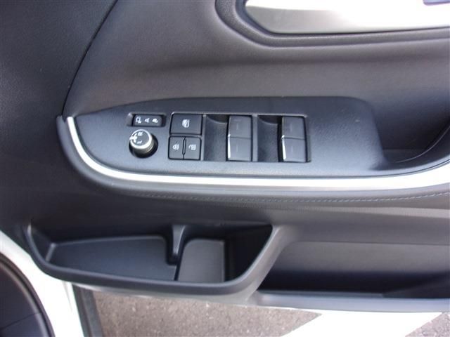 Toyota VOXY HYBRID 2023-03 185684-23