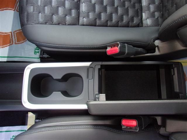 Toyota VOXY HYBRID 2023-03 185684-26