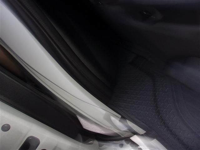 Toyota VOXY HYBRID 2023-03 185684-29