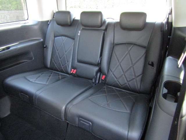Nissan ELGRAND 2015-06 7066-10