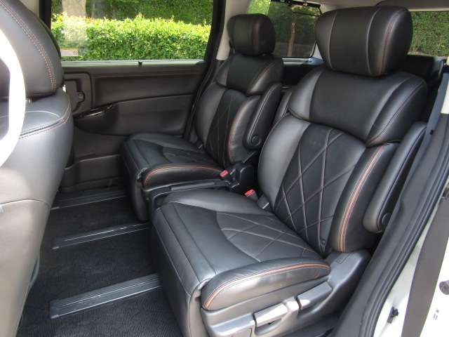 Nissan ELGRAND 2015-06 7066-9