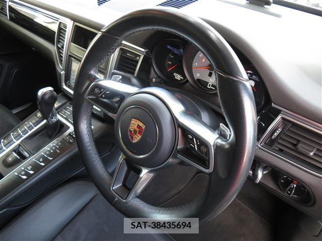Porsche MACAN 2015-01 233395-13