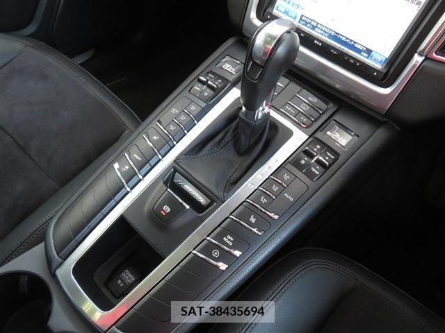 Porsche MACAN 2015-01 233395-12