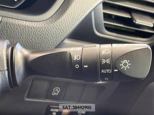 Toyota VOXY 2015-09 370308-7