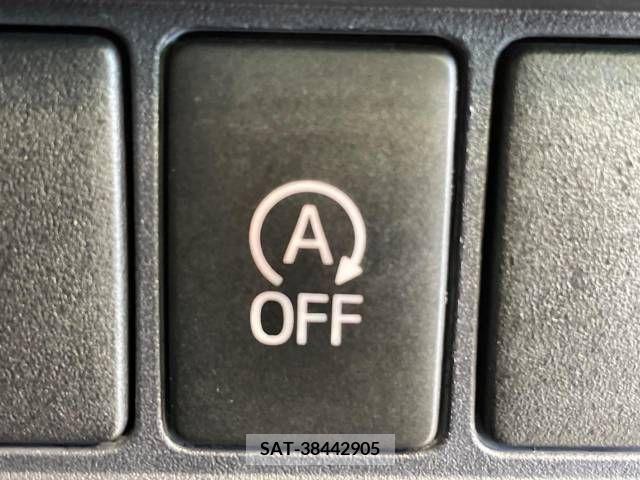 Toyota VOXY 2015-09 370308-6
