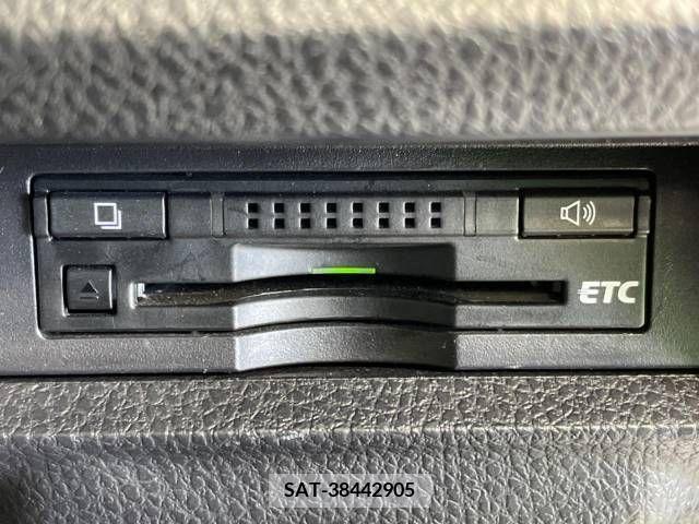 Toyota VOXY 2015-09 370308-4