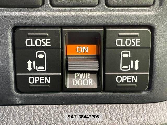 Toyota VOXY 2015-09 370308-3