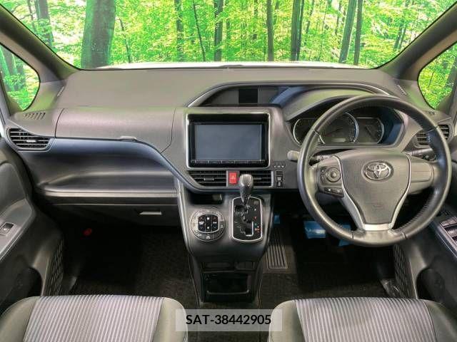 Toyota VOXY 2015-09 370308-1