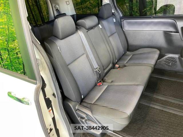 Toyota VOXY 2015-09 370308-9
