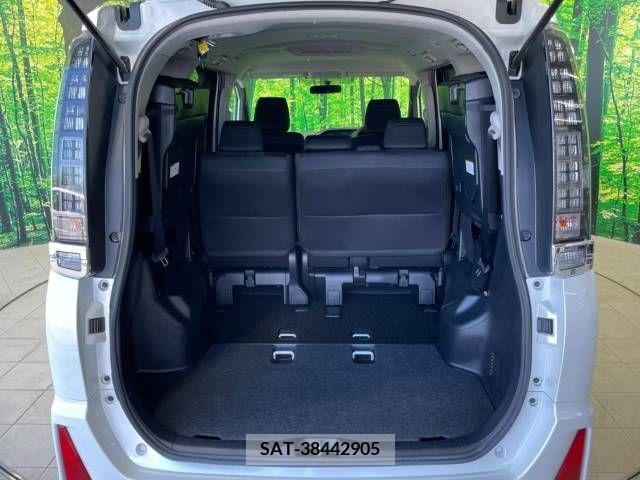 Toyota VOXY 2015-09 370308-11