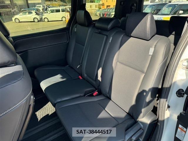 Toyota ESQUIRE 2019-07 206387-2